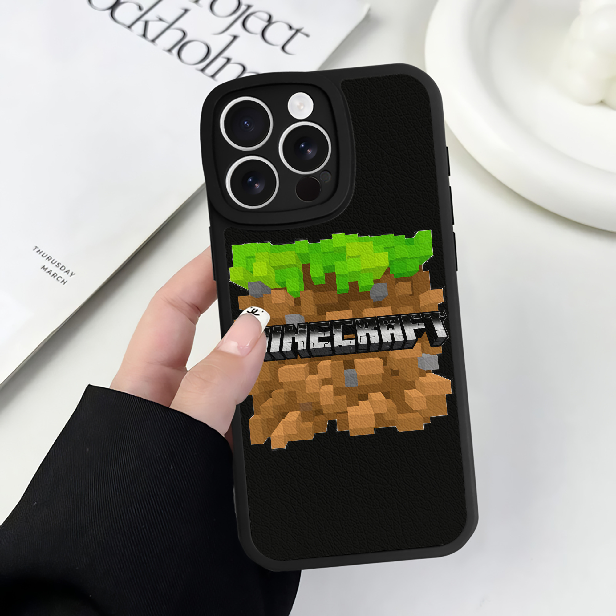 （画像用） マインクラフト ブロックの世界 Minecraft MC Block world 【iPhone 16シリーズ対応】シリコンスマホケース（レザー調） 材質：シリコン
